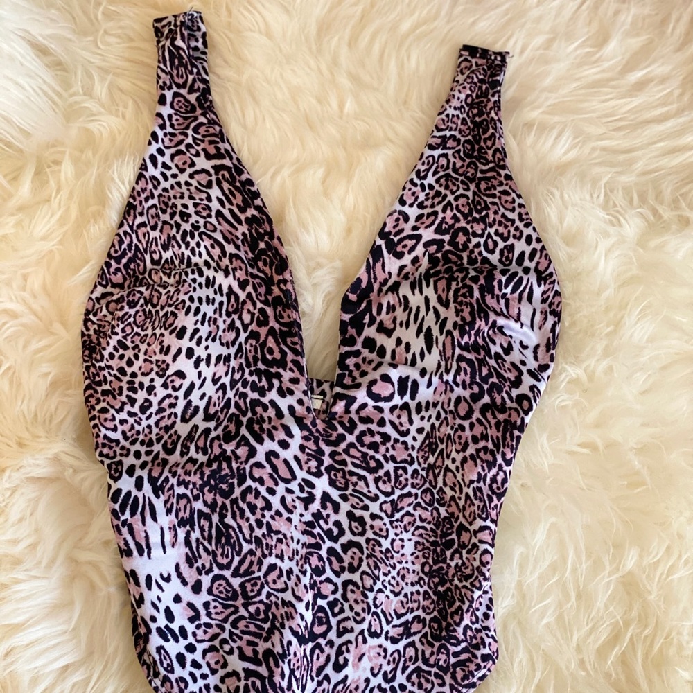 Like new leopard thong one piece swim suit SZ S